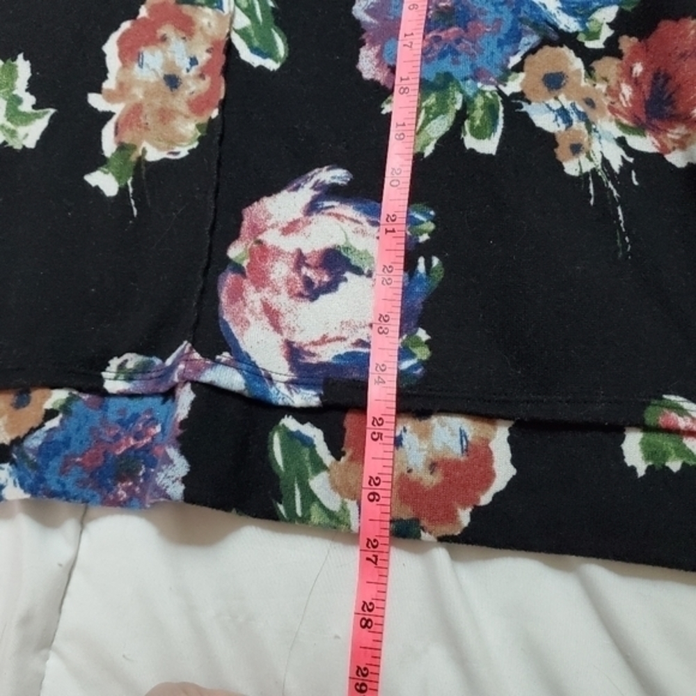 Women's Soft Surroundings top. Medium. Flowers. Like new. Long sleeve. - Picture 4 of 8
